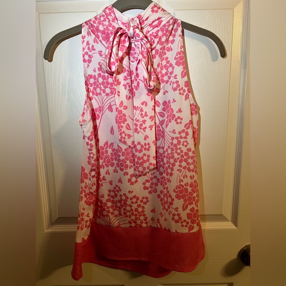 Pink and white floral patterned high neck sleeveless blouse - Picture 2 of 3